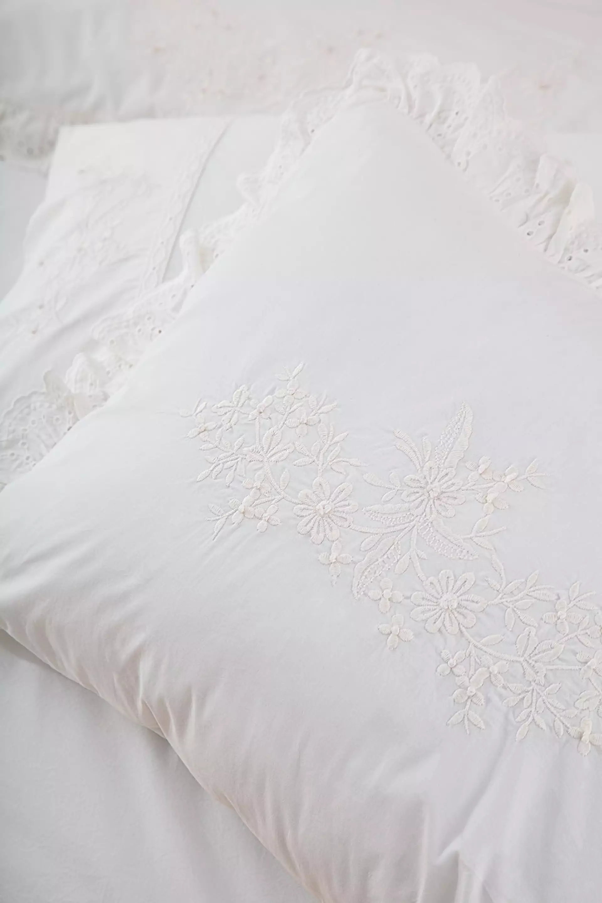 Ecocotton Elsa Çift Kişilik Nevresim Takımı %100 Organik Pamuk Perkal Nakışlı Krem-8702